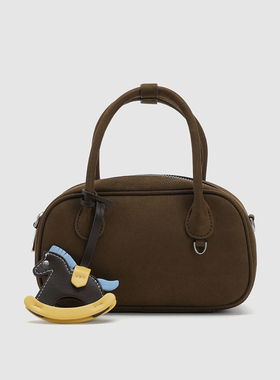 UR国内代购2025冬季新款女士百搭复古挂饰手提斜挎包UAYB60007