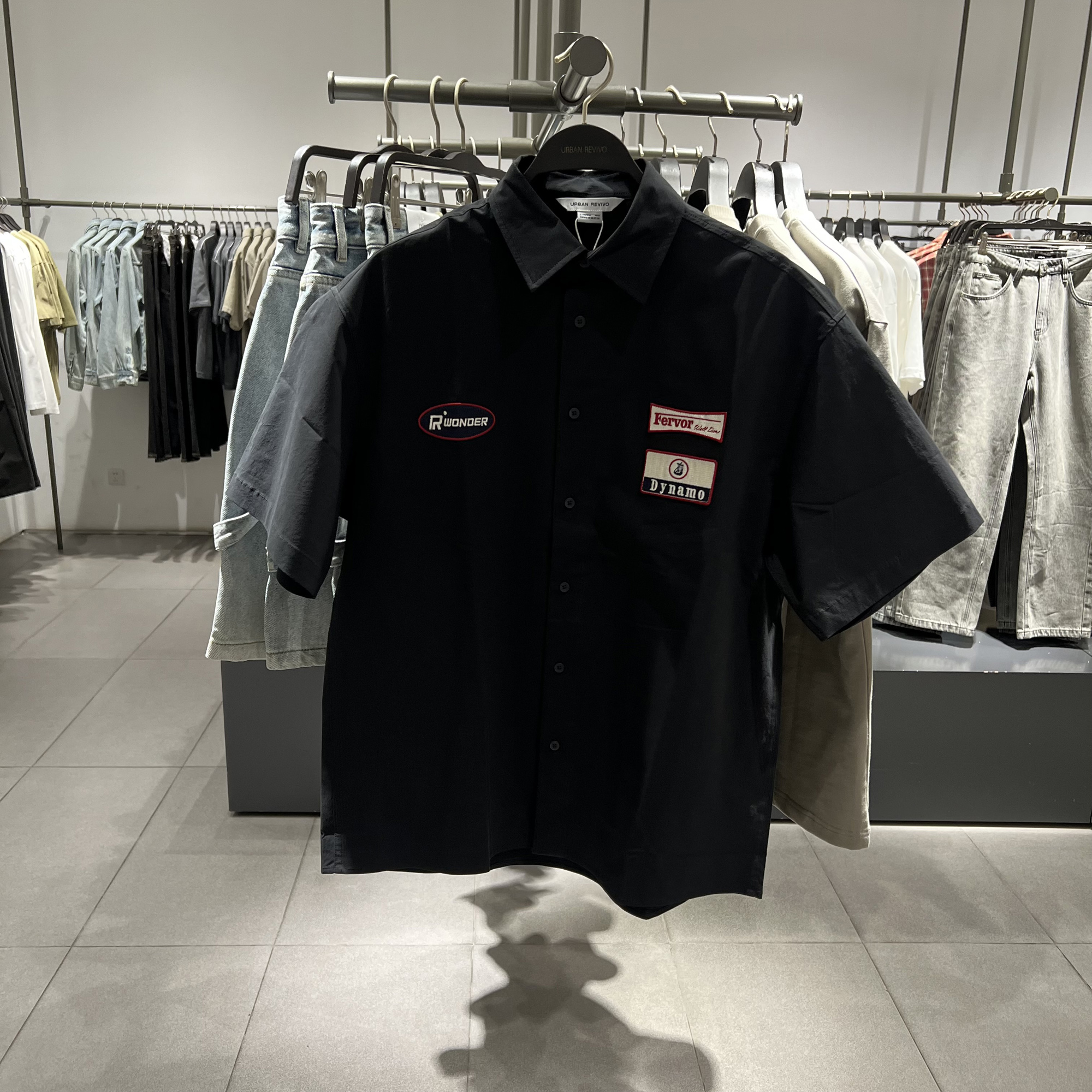 UR国内代购2025夏季男装潮流街头休闲刺绣章仔开襟衬衫UMV250030