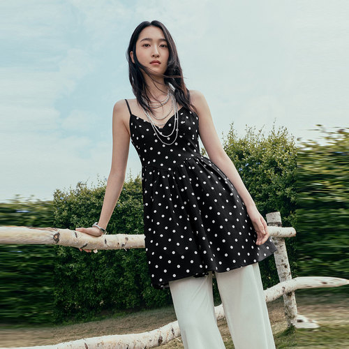 UR国内代购2026春季女装魅力波点V领花边裙摆吊带连衣裙UWG760076