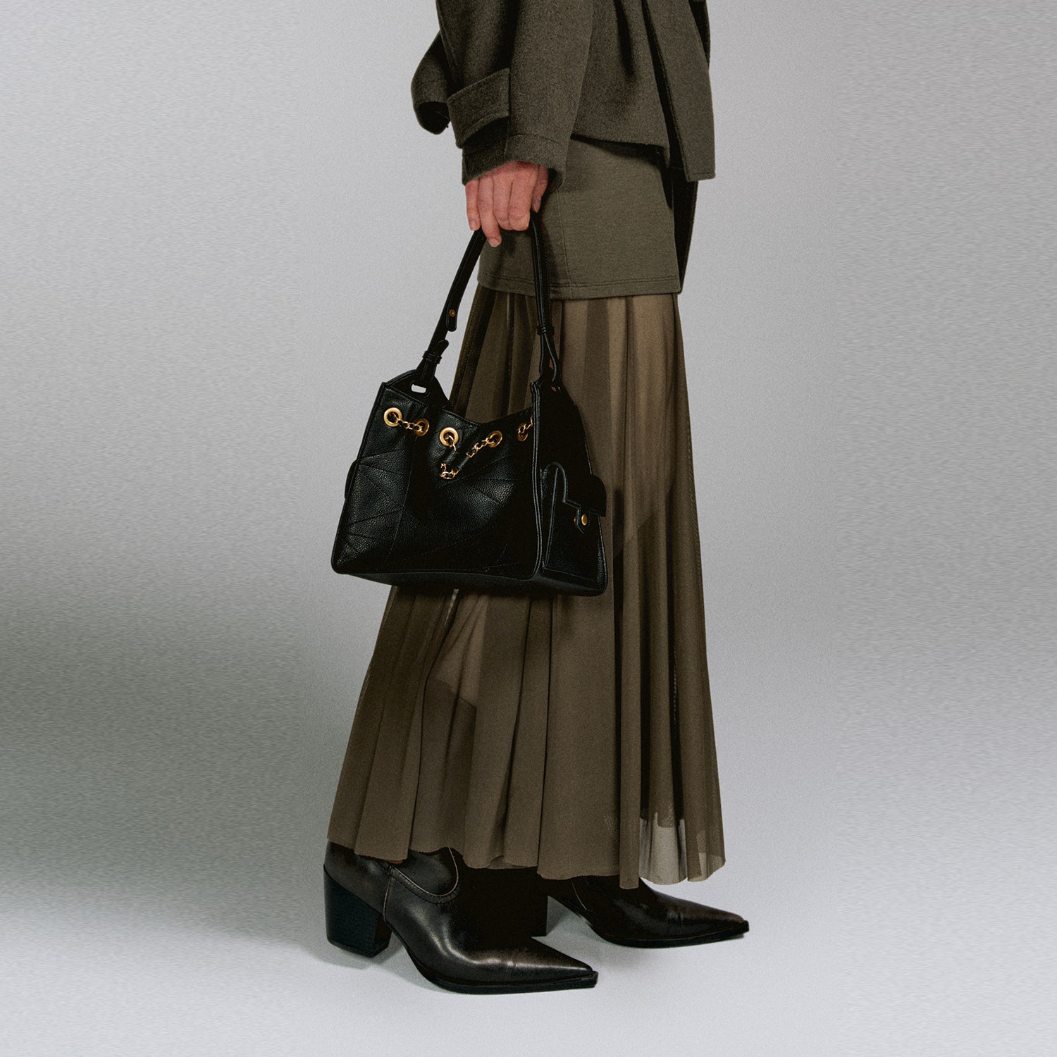 UR国内代购2025秋季女士时髦经典复古菱格纹链饰单肩包UAWB50265