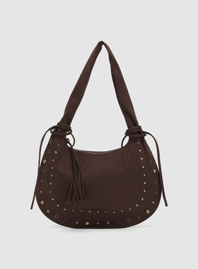 UR国内代购2026春季新款女士气质铆钉流苏半月单肩包UAWB60009