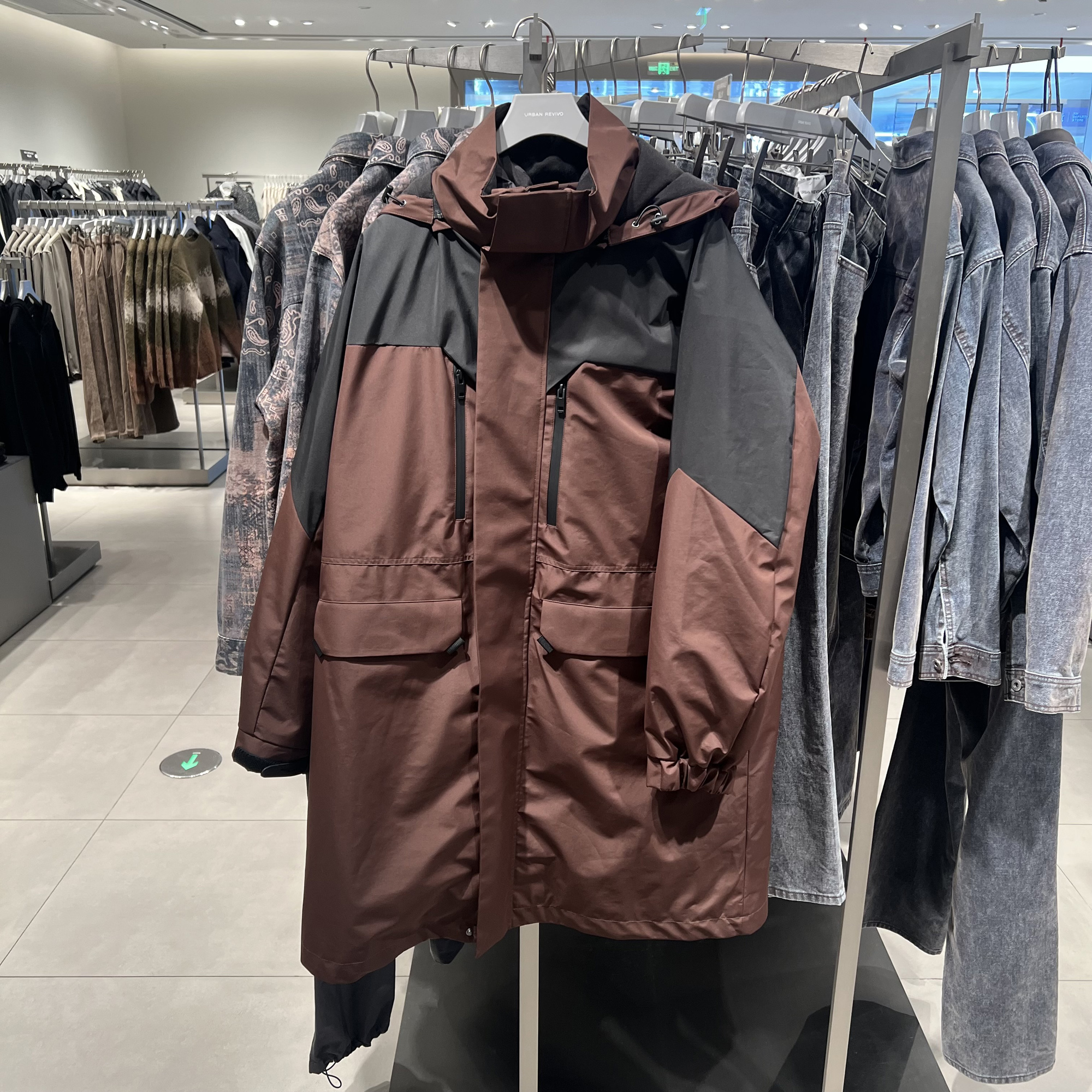 UR国内代购2024冬季男装时尚休闲中长款撞色连帽羽绒服UML140051