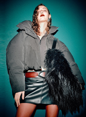 UR国内代购2025冬季女装魅力钻饰立领插袋短款羽绒外套UWG150155