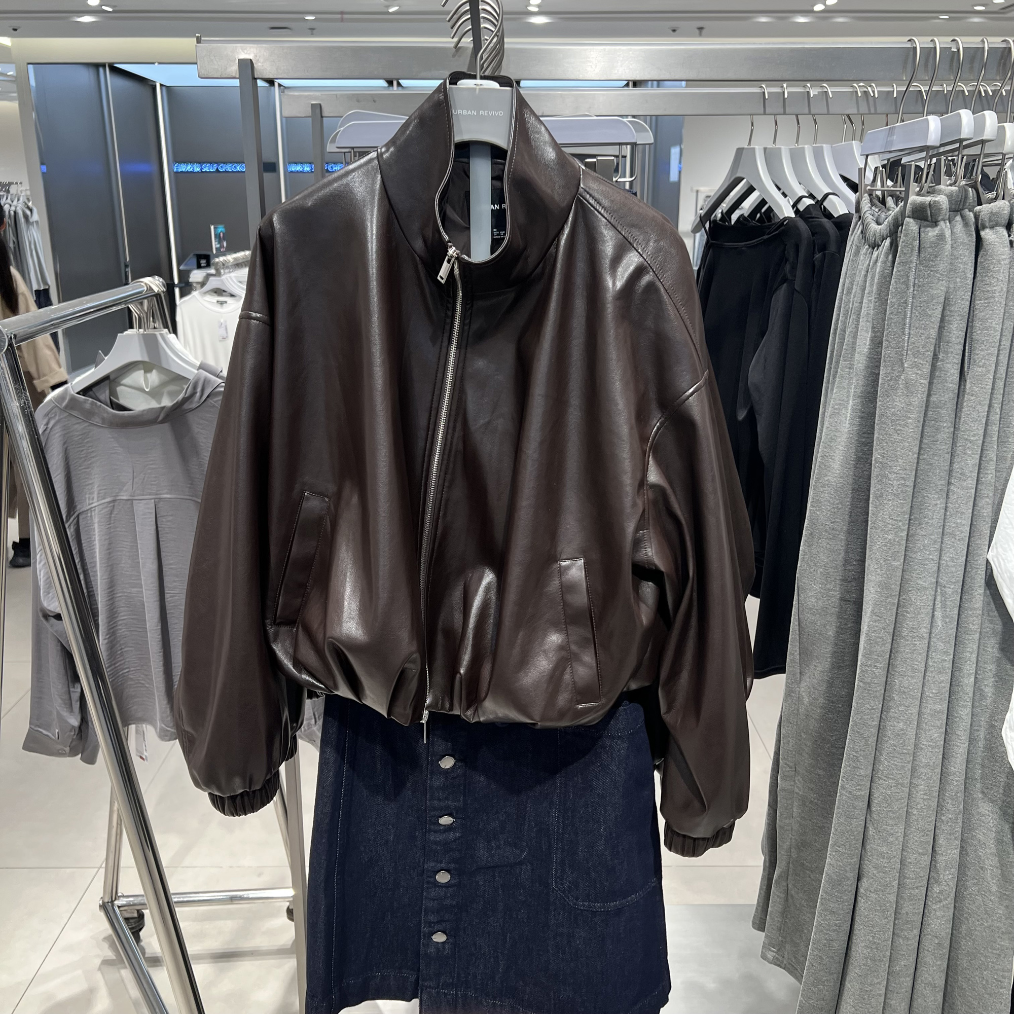 UR国内代购2025冬季女装流光风皮质立领短款超宽松外套UWU150018