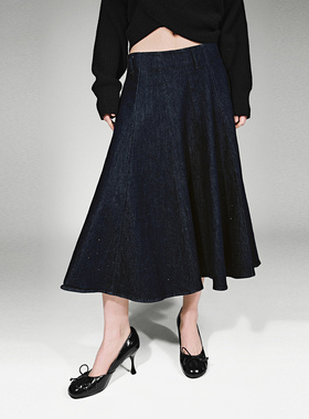 UR国内代购2026春季女装魅力经典丹宁贴钻褶皱牛仔半裙UWG860004