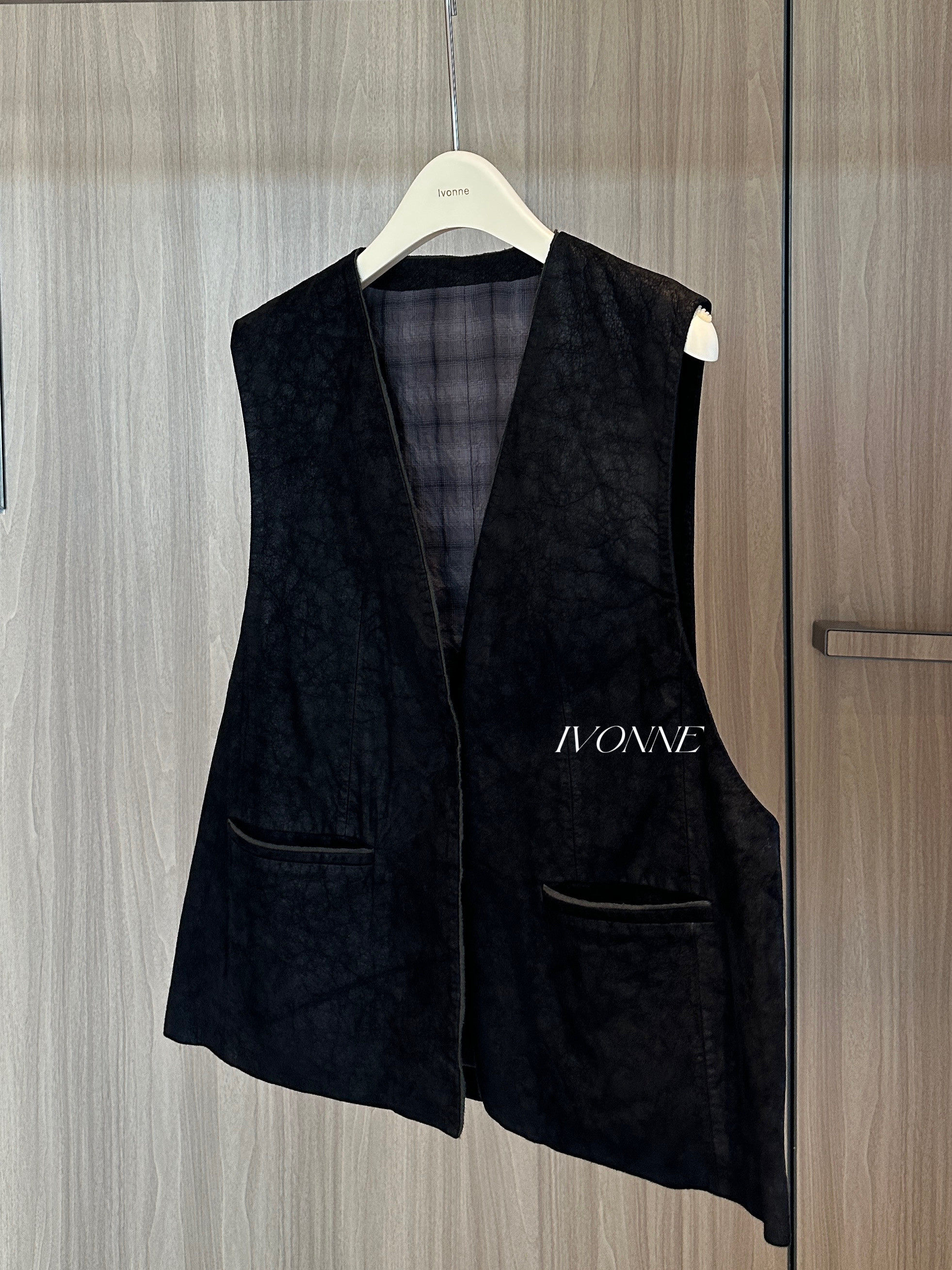 IVONNE|双面穿 重磅龟裂纹羊皮 2026秋冬新品 深V领休闲宽松马甲