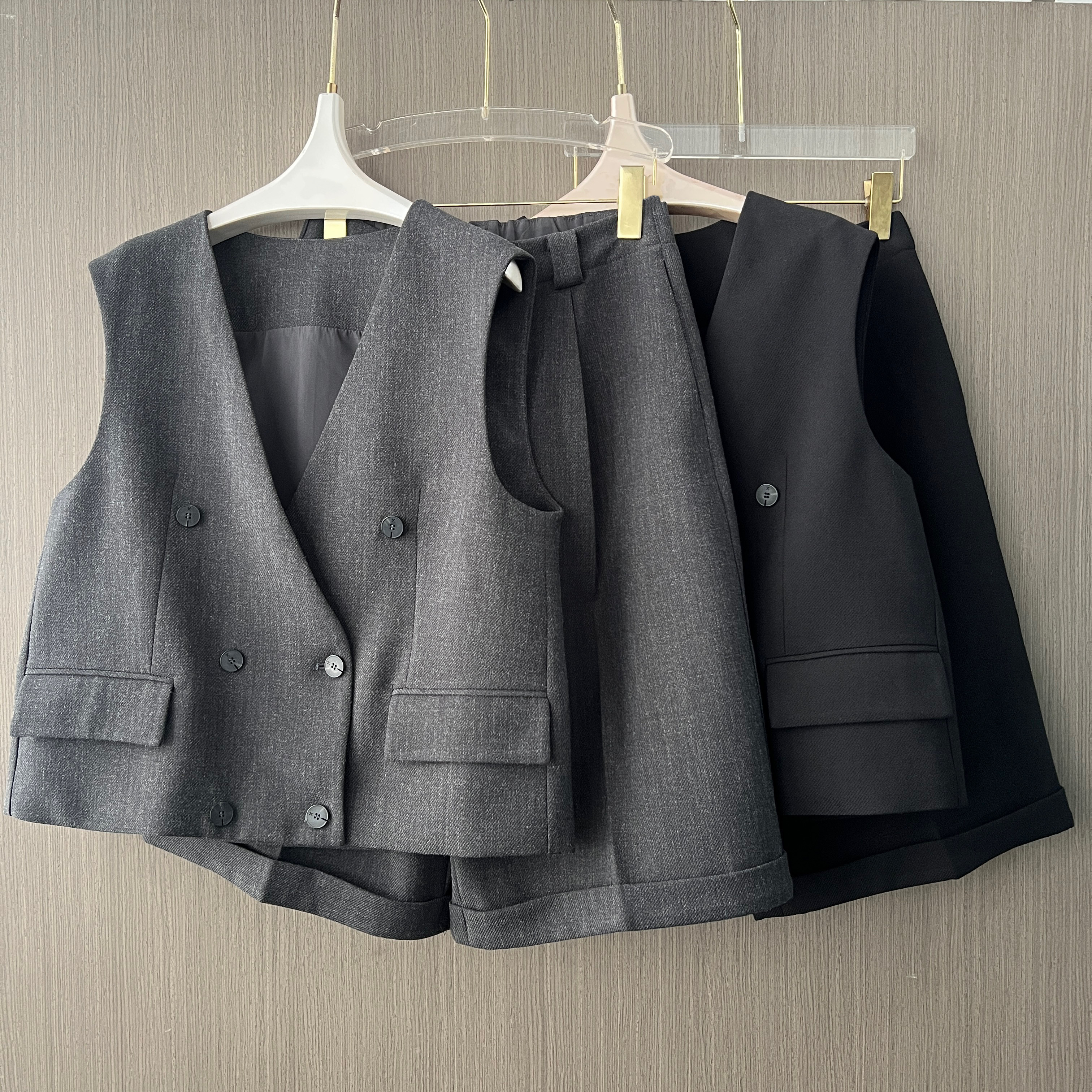 欧货时尚套装女2026春季新款V领通勤西装马甲七分裤洋气两件套潮