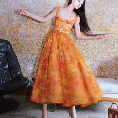高端精致女装轻奢法式高级感场合御姐风橘色碎花吊带连衣裙夏