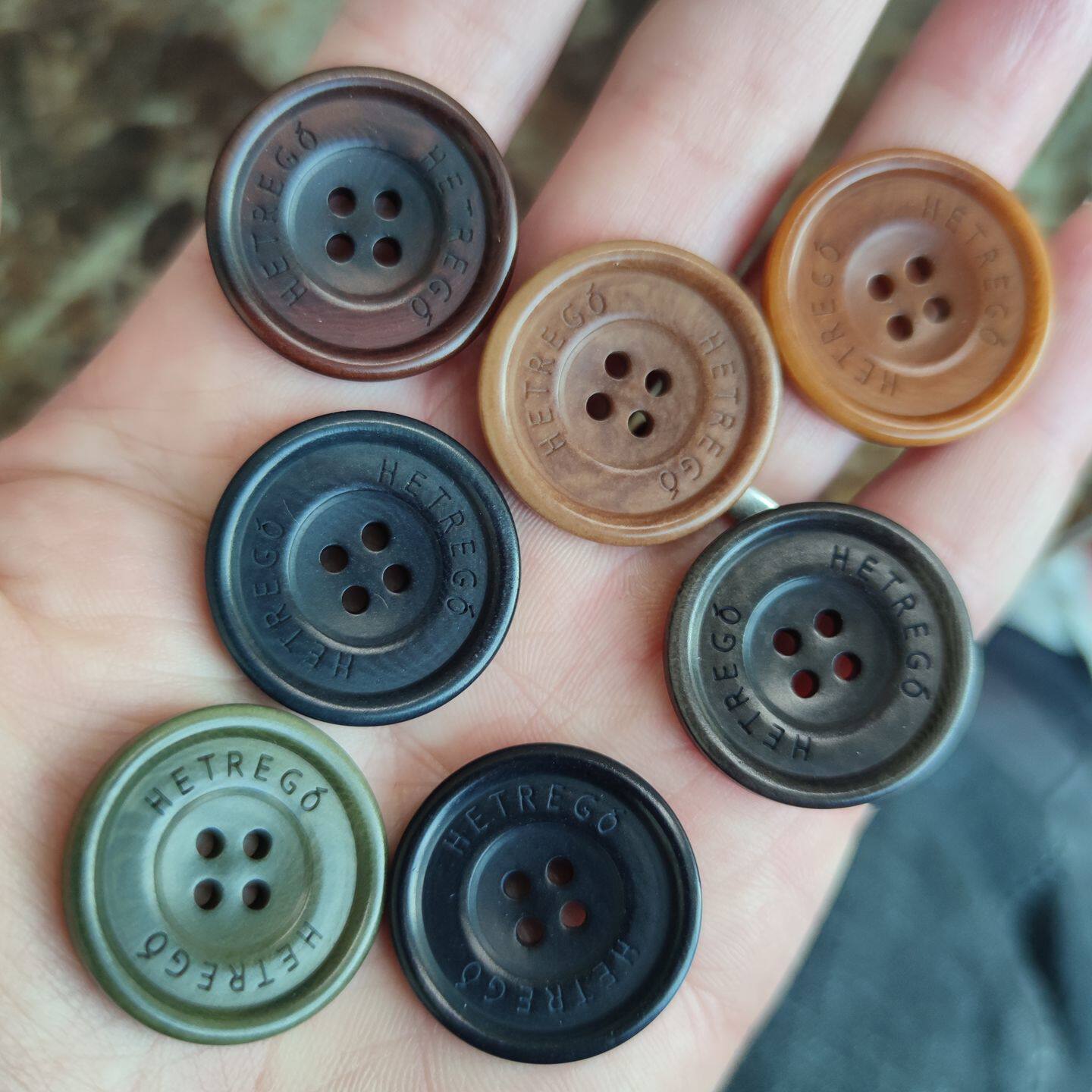 高档大衣风衣双排扣天然果实纽扣子黑色藏青浅褐色刻字母钮扣