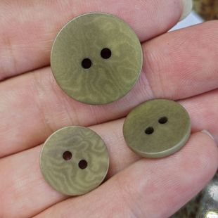 高档橄榄绿色两眼天然果实纽扣子品牌西装外套针织衫羊绒开衫钮扣