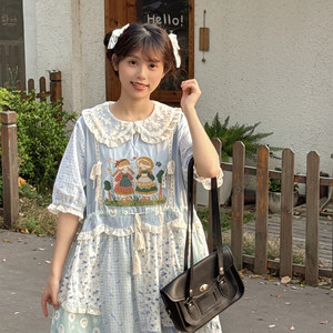 复古感田园风浅蓝色碎花连衣裙