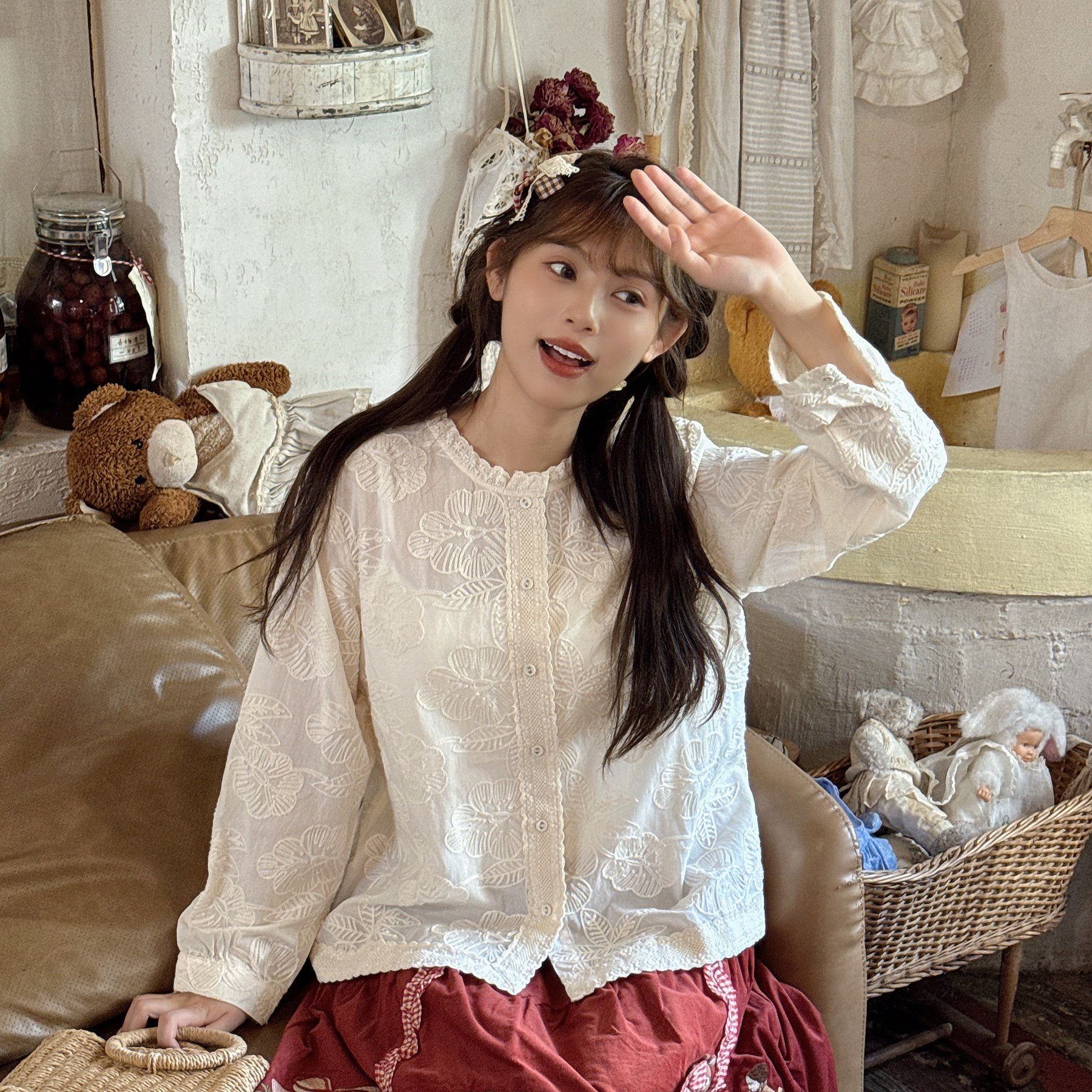 秋季文艺复古精致花朵刺绣纯棉长袖衬衫森系灯笼袖叠穿内搭上衣