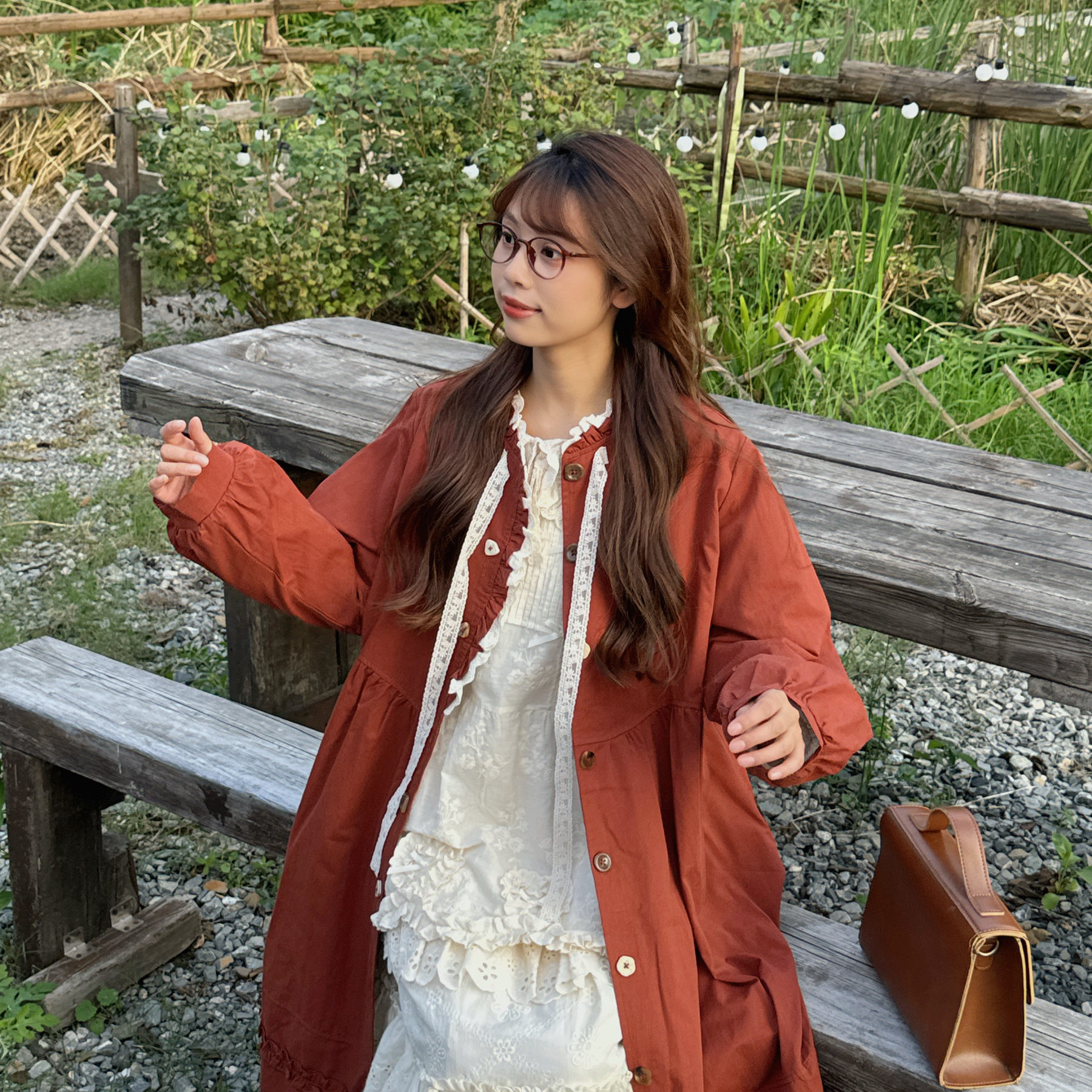森系复古暗红色雷丝绑带蝴蝶结中长款风衣少女木耳边拼接减龄外套