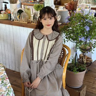 日系复古咖啡色格子棉麻连衣裙森系少女蕾丝拼接中长款打底裙长裙