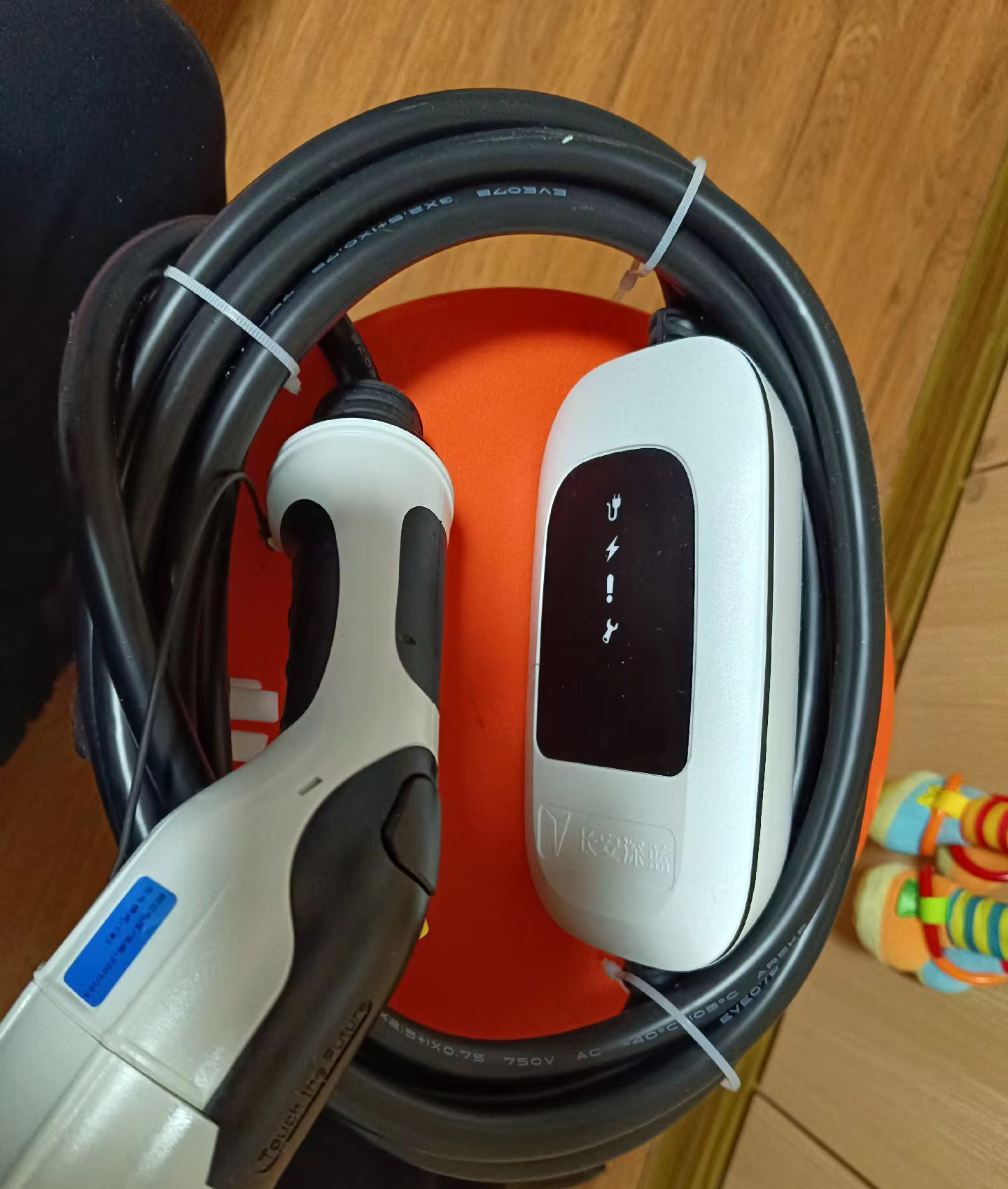 长安新能源逸动ev新奔奔充电器枪cs15cs35电动汽车原装充电枪