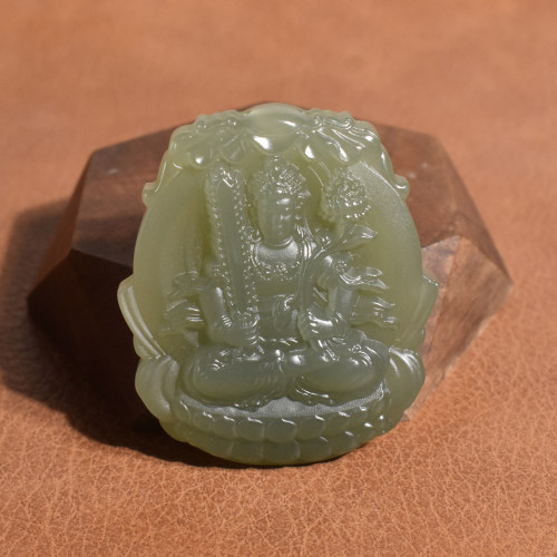 和田玉青海老料湖水绿苏工雕吊坠