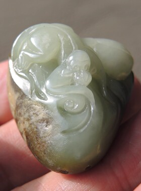 惊爆价方言玉老熟如酥罕见挂红皮无结构翠青玉籽料灵猴献瑞吊坠R