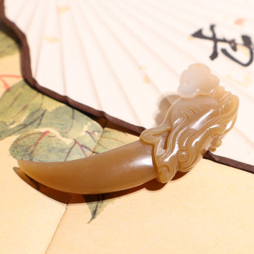 玉禧珠宝精品和田玉新疆细腻油糯且末老坑料糖白玉龙牙吊坠挂件A9