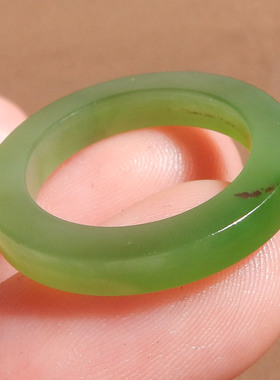 方言和田玉俄罗斯老料高脂高糯红皮果绿碧玉卡17mm贵妇戒指扳指s2