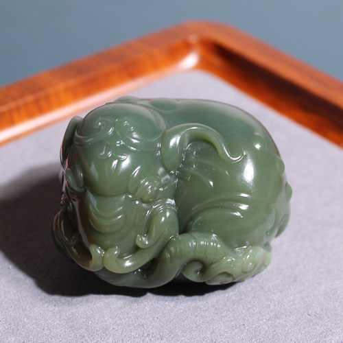 玉禧珠宝稀缺新疆细油糯沙枣青籽料和田玉太平有象圆润手把件A1
