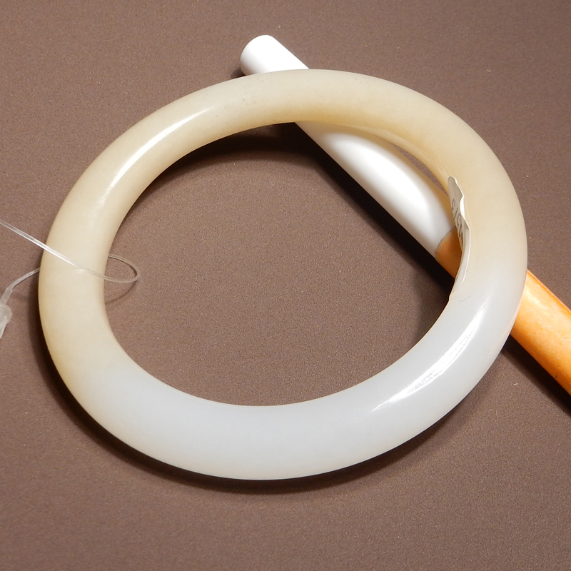 且末料油润细腻羊脂白玉带糖手镯