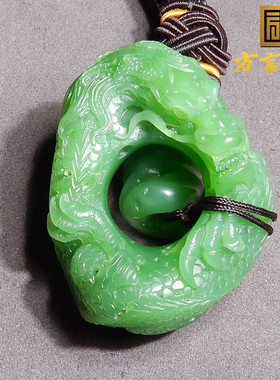 方言和田玉精品珍藏级俄罗斯老坑料果绿色碧玉龙行天下扳指把件X