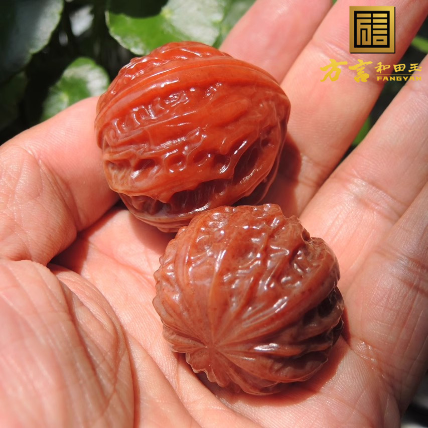 方言镇店之宝古河道产罕见鸽血红色红玉籽料巧雕单个核桃手把件R