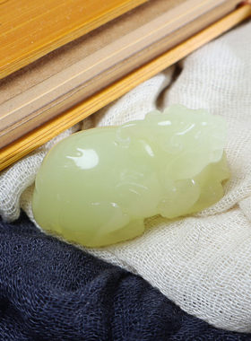 玉禧珠宝正宗新疆和田玉油糯且末天然青黄口料貔貅瑞兽吊坠挂件A9