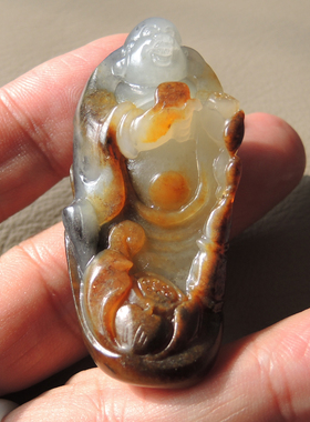 轰动了方言品牌珍稀俏色名品多彩红皮无结构青花籽料挂件佛吊坠R