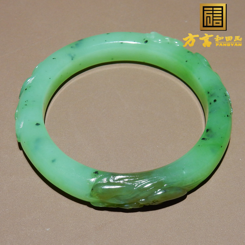 放漏方言和田玉俄罗斯油润苹果绿带糖碧玉53mm雕刻连年有余手镯O8