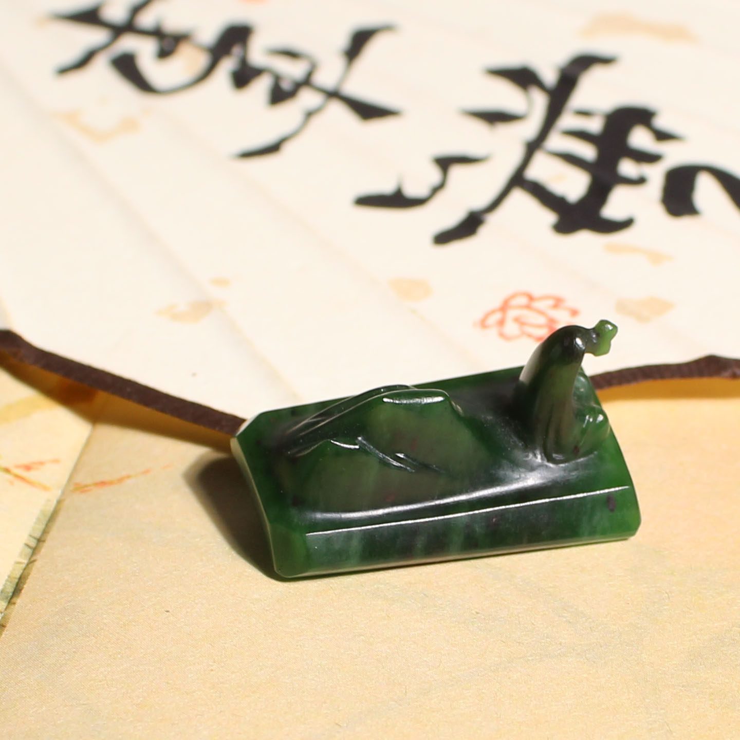 玉禧珠宝精品收藏俄罗斯和田玉细腻红皮阳绿碧玉悟道意境小摆件A9
