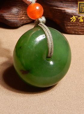 俄料老坑油润细腻菠菜绿碧玉吊坠