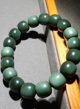 惊呆了方言精品和田玉新疆细腻沙枣青籽料双色12mm老型珠手串w