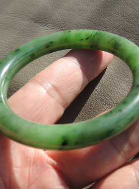 市场6000元亏本回馈价800元方言苹果绿色碧玉内径57特色精品手镯R
