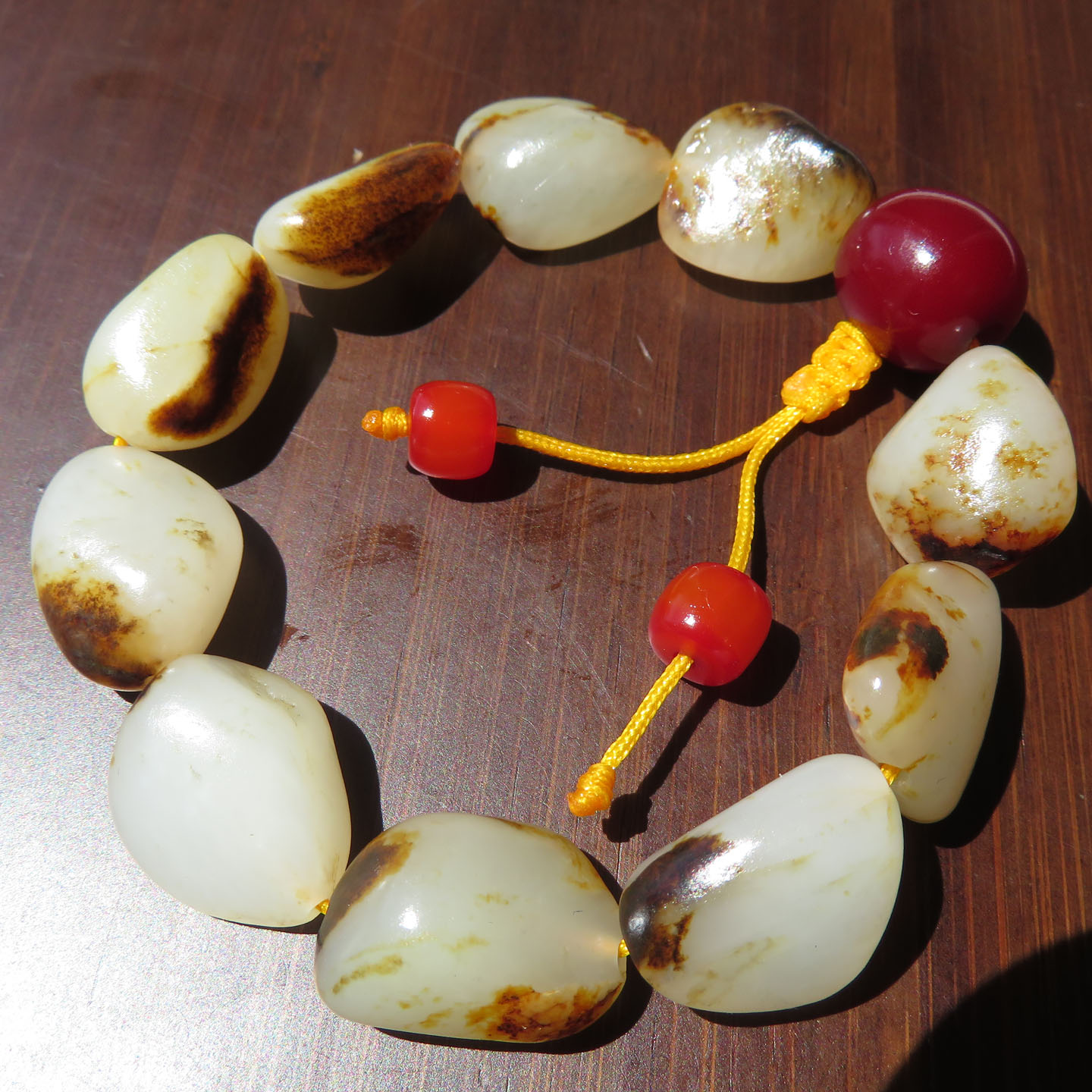 震惊方言和田玉收藏新疆玉龙河老熟如酥红金皮白玉籽料原石手串w2