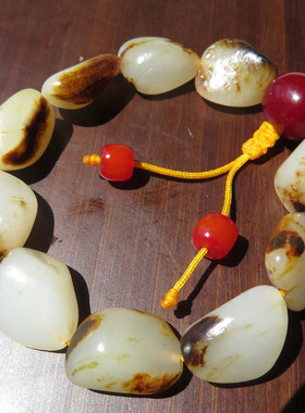 震惊方言和田玉收藏新疆玉龙河老熟如酥红金皮白玉籽料原石手串w2