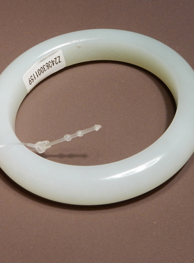 方言和田玉俄料羊脂白玉带翠手镯