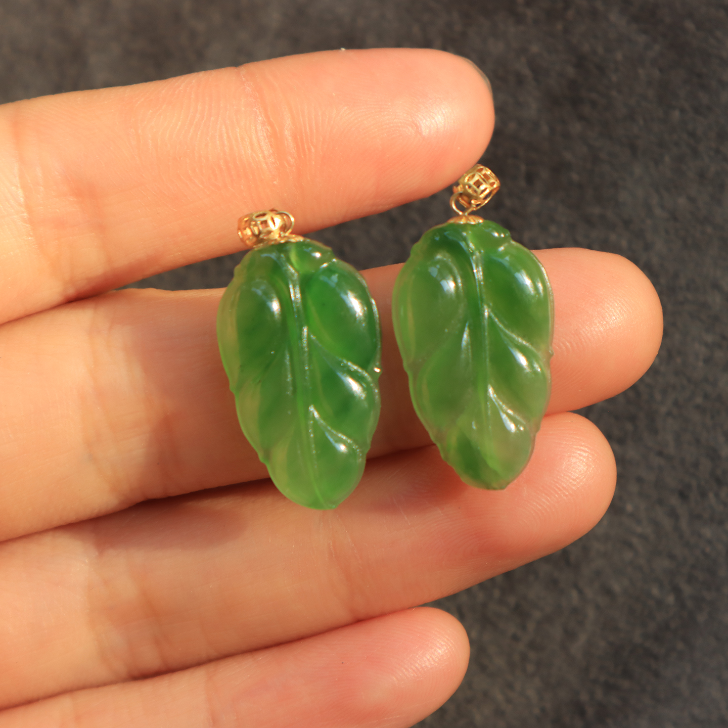 美美哒方言和田玉俄罗斯老坑苹果绿无黑点细腻碧玉金枝玉叶耳钉O