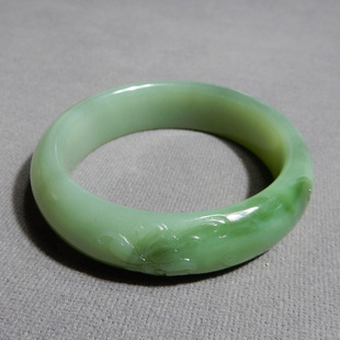 方言特色精品俄料老坑碧玉苹果绿带猫眼高冰底内径53mm雕花手镯w4