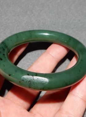 亏麻了新疆碧玉籽料油润手镯