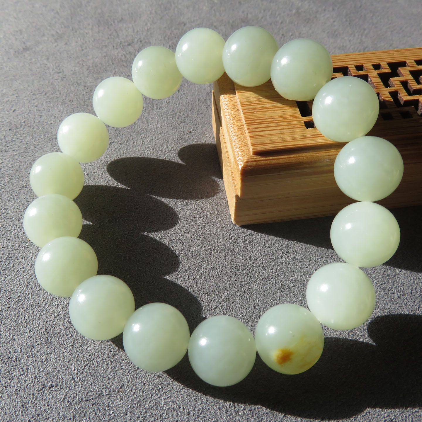 亏麻方言和田玉新疆特色老熟挂金皮白玉籽料留皮孔12mm圆珠手串w2