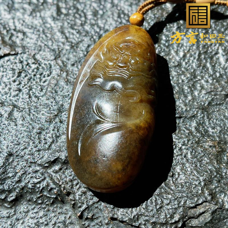 嗨翻天方言和田玉精品级新疆特色老熟黄沁皮白玉籽料钟馗吊坠w3