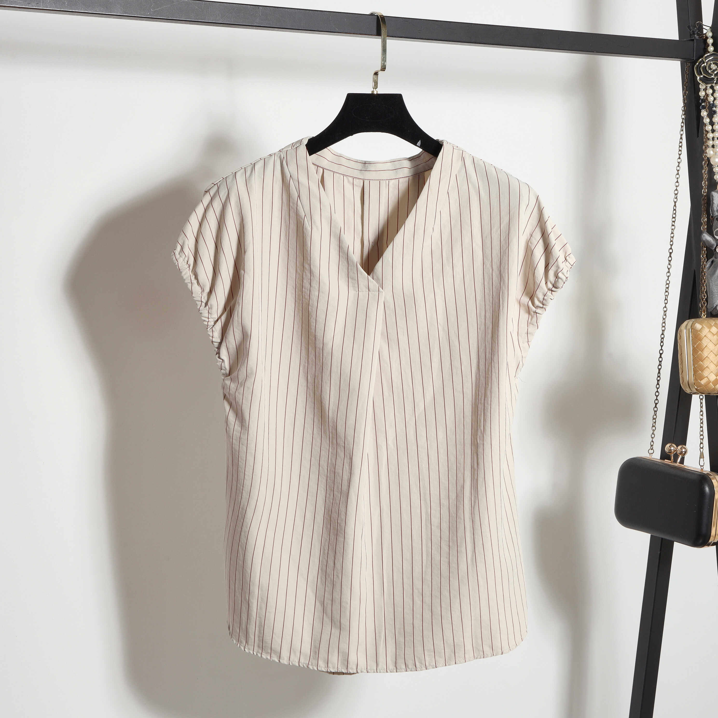 外贸新款宽松条纹小飞袖衬衫女夏季外穿短袖上衣V领设计,女装/女士精品,衬衫,淘宝优惠券,粉丝福利购,淘宝优惠卷