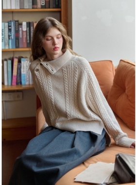 法式高级感斜扣翻领麻花毛衣女秋冬款时髦气质前短后长下摆针织衫