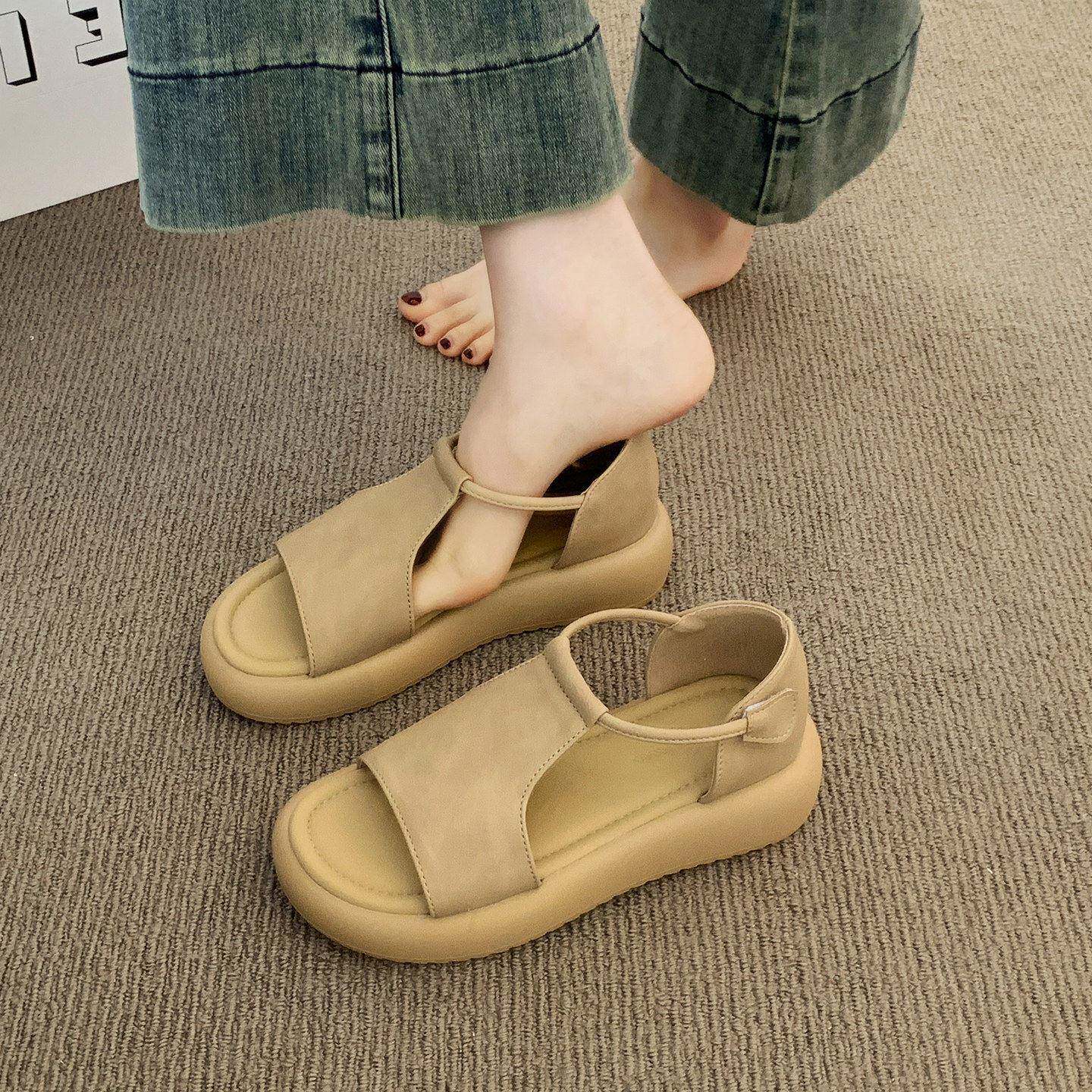 香港真皮厚底罗马凉鞋女夏季外穿2026新款配裙子不累脚软底沙滩鞋