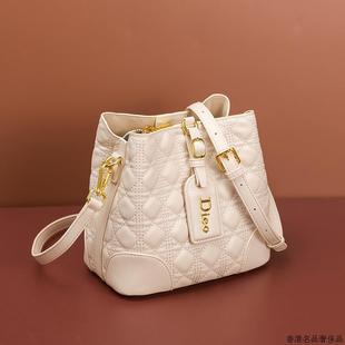 包包女斜挎包2025新款 官方正品 高级感轻奢小众真皮女士手提水桶包