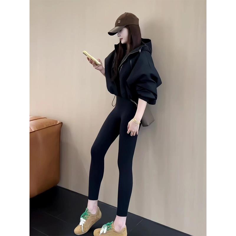 黑色连帽抽绳冲锋衣短款外套女春秋欧货新款韩版宽松百搭长袖上衣
