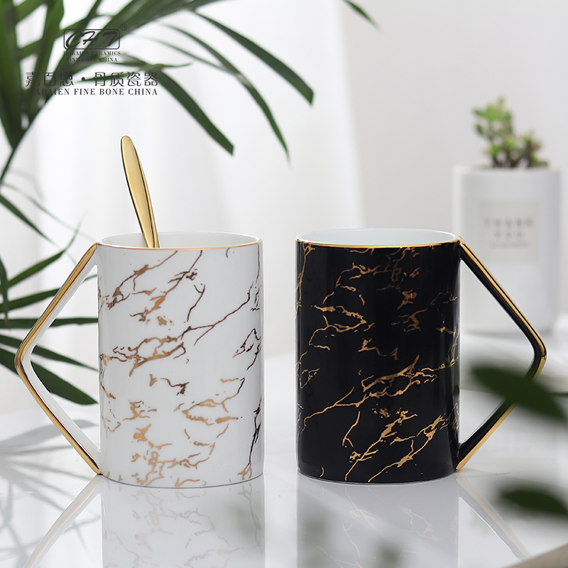 简约风下午茶带勺马克杯子