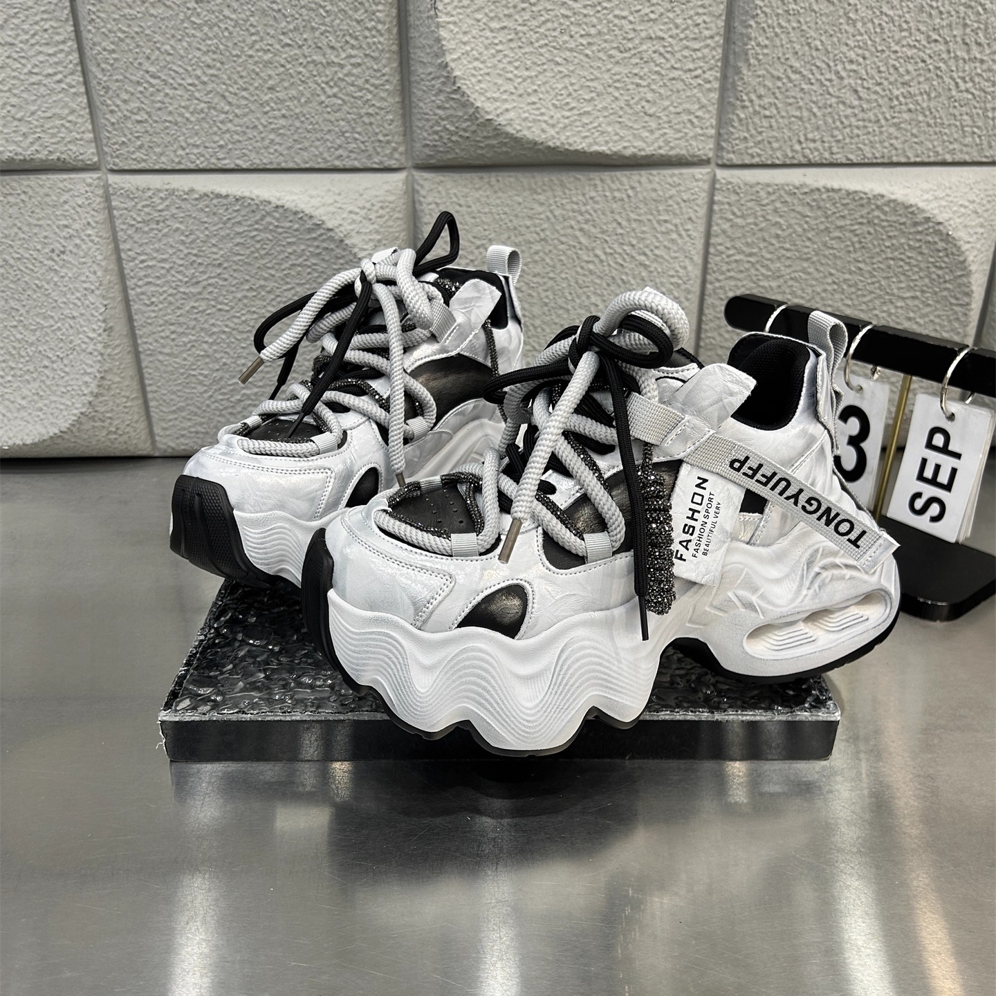 欧货爆款老爹鞋2025新款松糕鞋