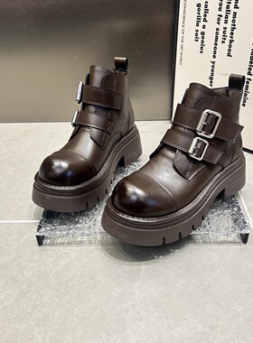 今年流行爆款马丁靴女2026春季新款皮带扣圆头显脚小网红超火短靴